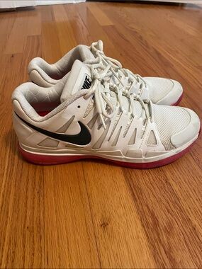 Nike Men’s Vapor 9 Tour Sneakers